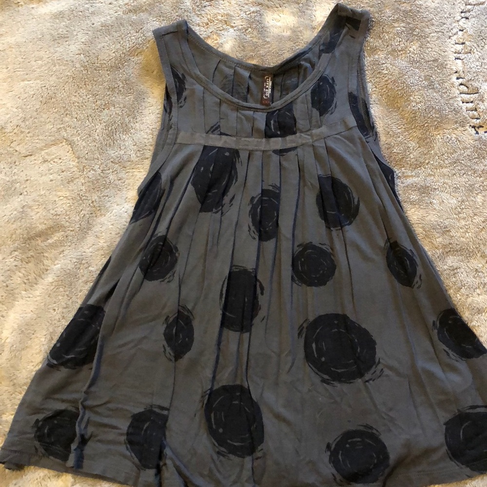 Old Navy grey polka dot top